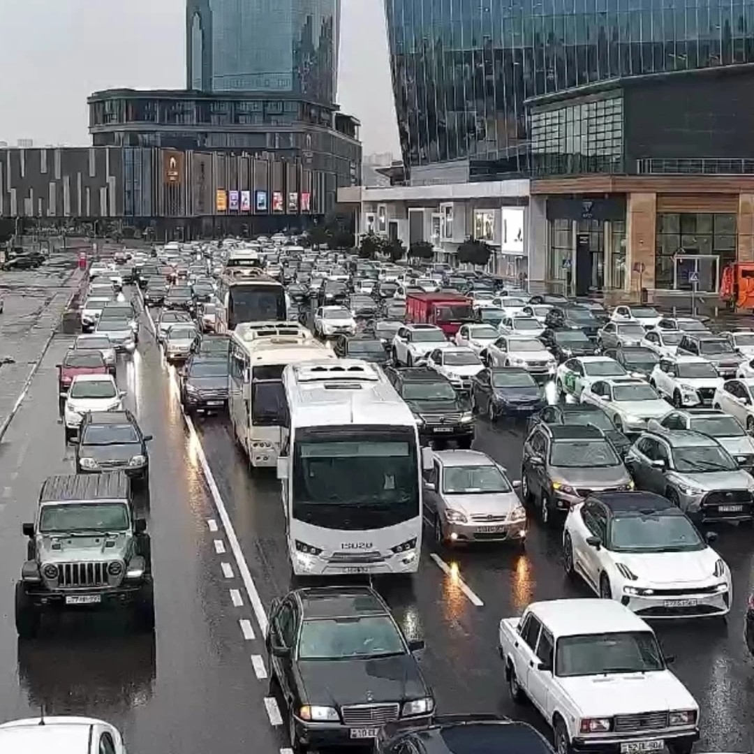 Bakıda hazırda bəzi yollarda sıxlıq müşahidə olunur