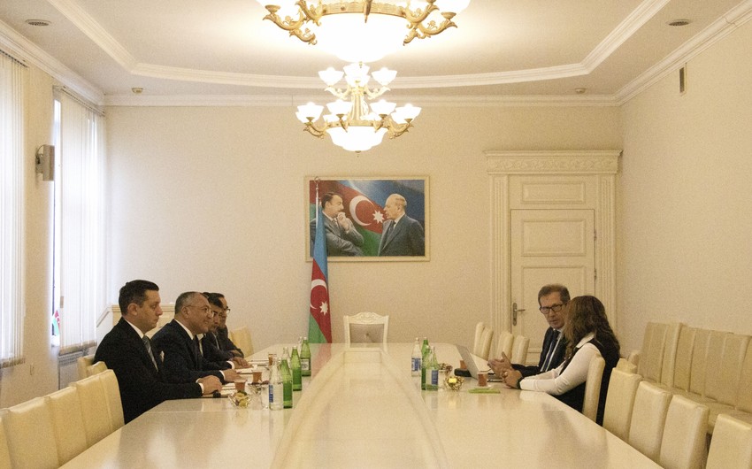 Fransalı alimə Azərbaycanda məcburi köçkünlük probleminin tarixi səbəbləri barədə məlumat verilib