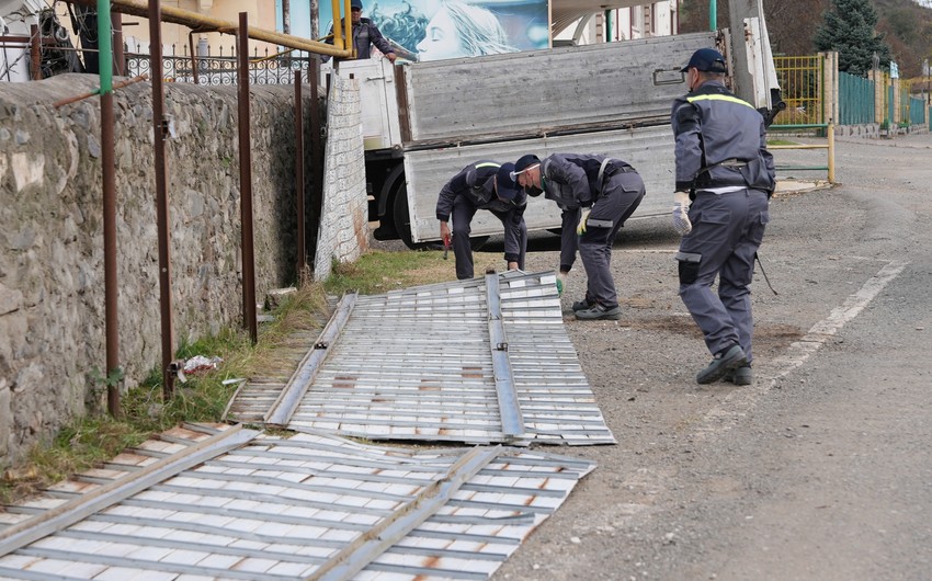 Kəlbəcərdə azərbaycanlıların şəxsi avtomobillərinin nömrələrindən düzəldilən lövhə sökülüb