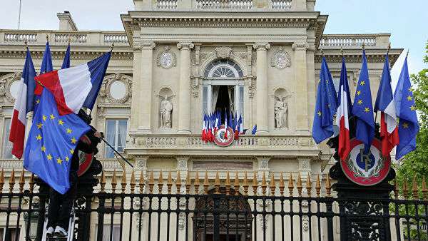 Fransa XİN iki azərbaycanlı diplomatı persona non-qrata elan edib