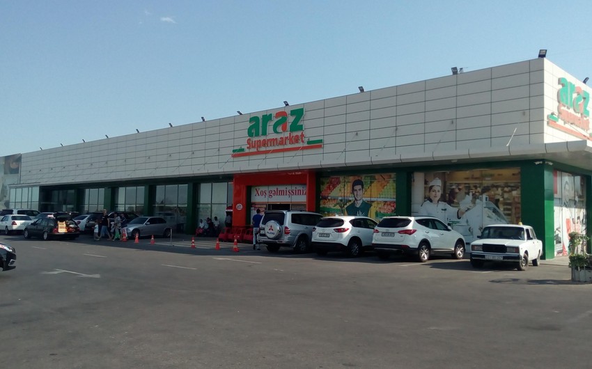 "Araz" supermarketin iki mağazası boşaldılır, obyektlər satışa çıxarıldı