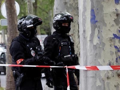 Fransada sinaqoqu yandıran şəxs öldürülüb