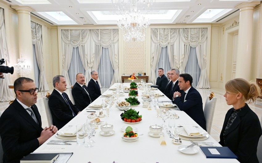 Prezident İlham Əliyevin NATO-nun Baş katibi ilə şam yeməyi əsnasında geniş tərkibdə görüşü olub
