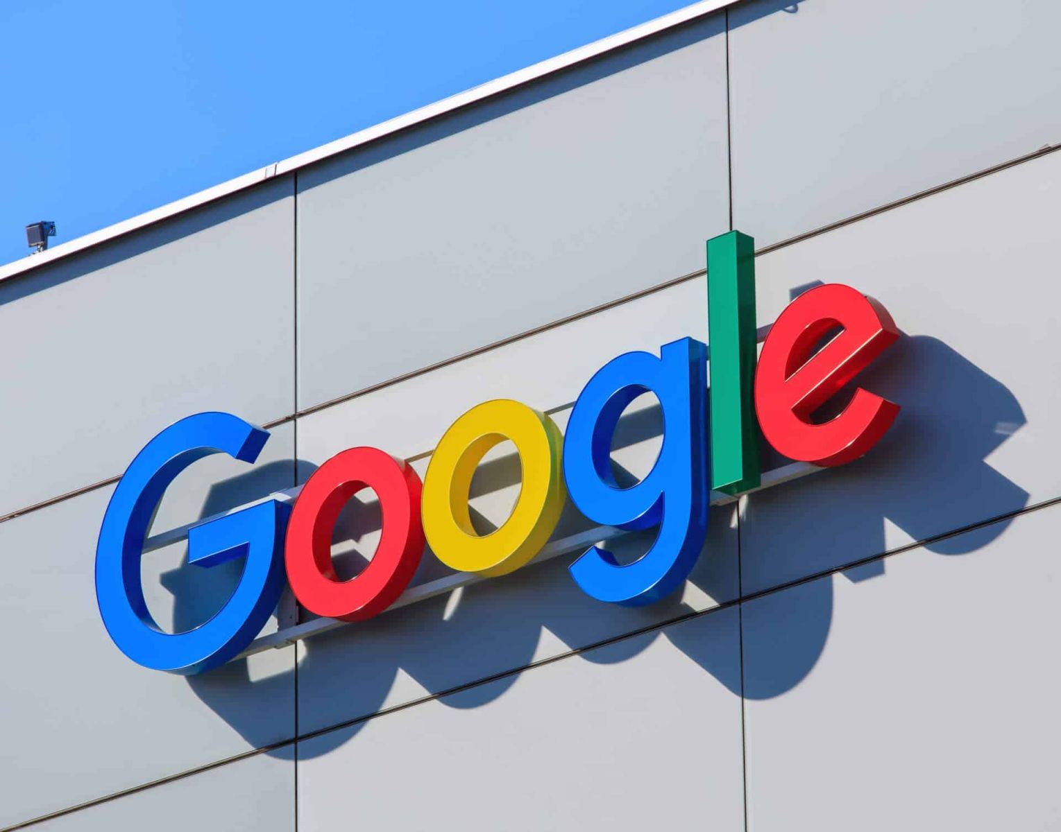 "Google" minlərlə şirkətə ziyan vurmaqda ittiham olunur