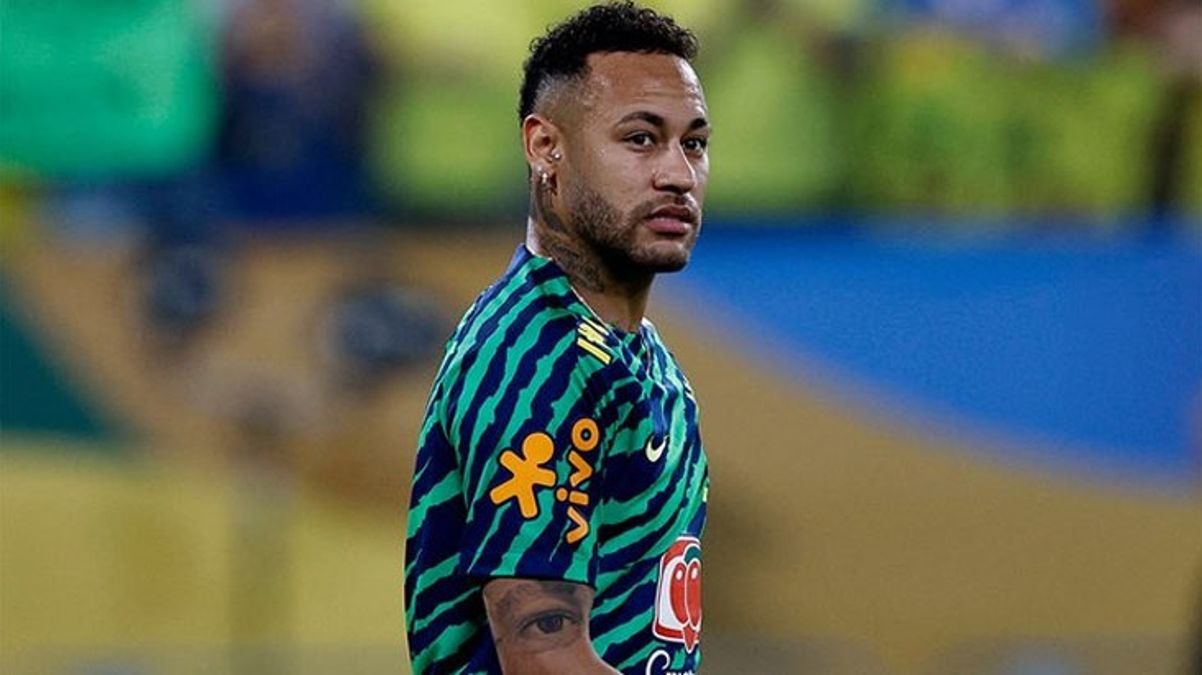 Dizindən zədələnən Neymar parti təşkil edib