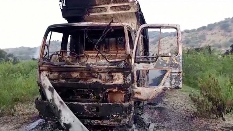 Pakistanda silahlıların hücumları nəticəsində ölənlərin sayı 70-i ötüb