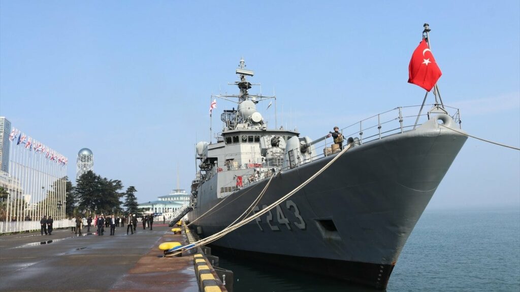 Türkiyənin hərbi gəmisi Batumi limanında təlim keçəcək