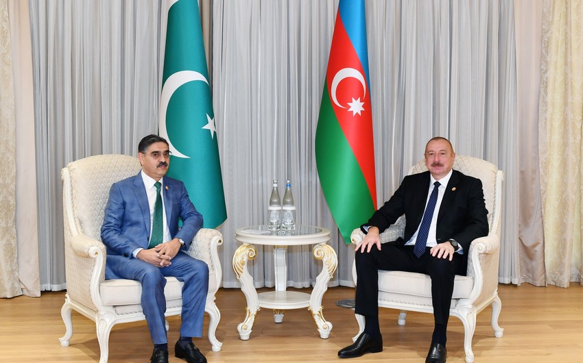 İlham Əliyev Pakistanın Keçid Hökumətinin Baş naziri ilə görüşüb - YENİLƏNİB