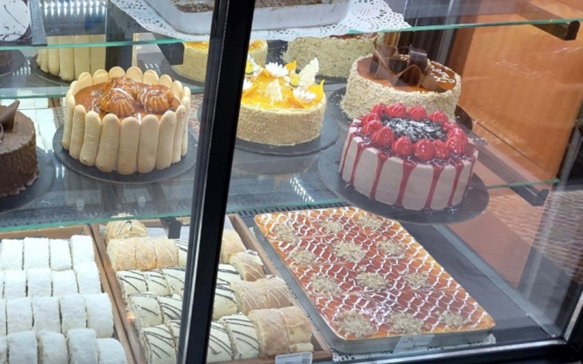 “Qat-Qat Cake Shop” şirniyyat mağazasında yararsız məhsullar aşkarlanıb