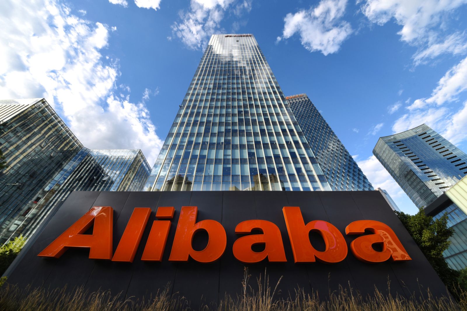 “Alibaba”nın xalis mənfəəti 86% azalıb