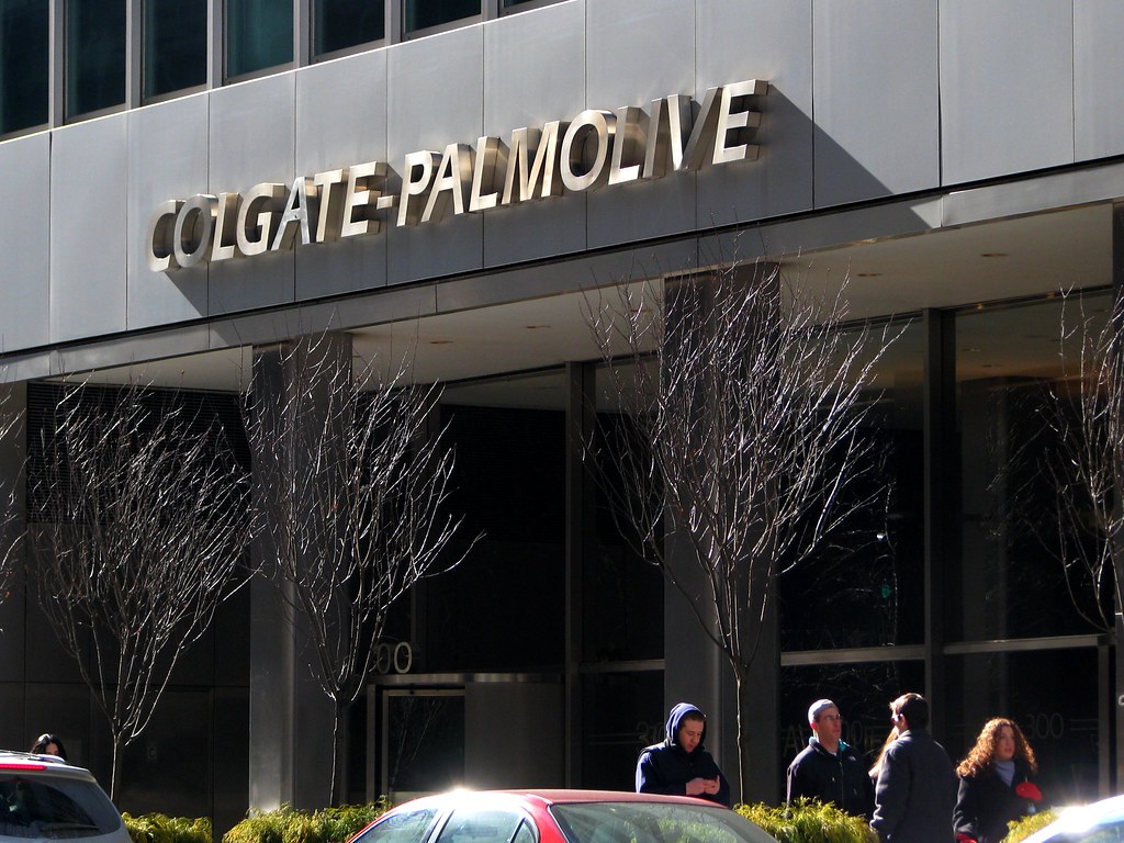 "Colgate-Palmolive"in qazancı 5%-dək artıb