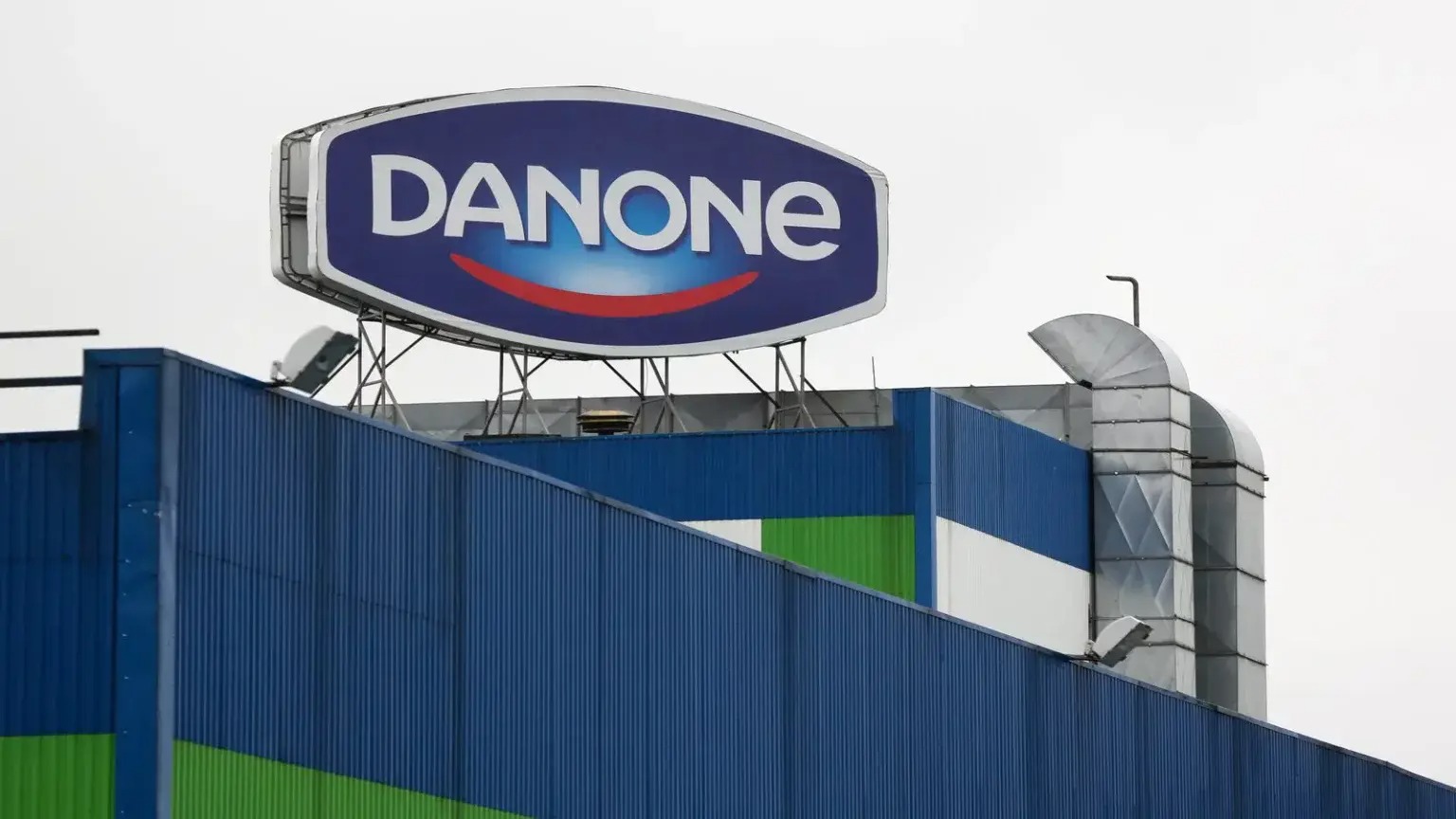 "Danone" gəlirini 3% azaldıb