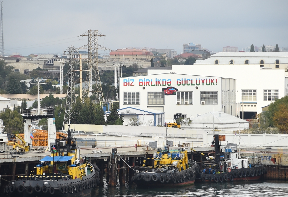 40 ölkəni gəzdi, quldurlar hücum etdi, gəmisində uşaq dünyaya gəldi - FOTO
