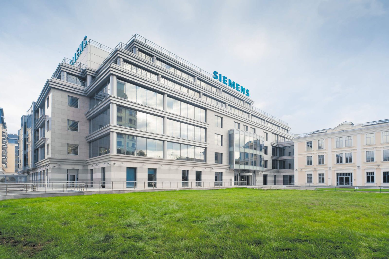 "Siemens" xalis mənfəətini artırdı