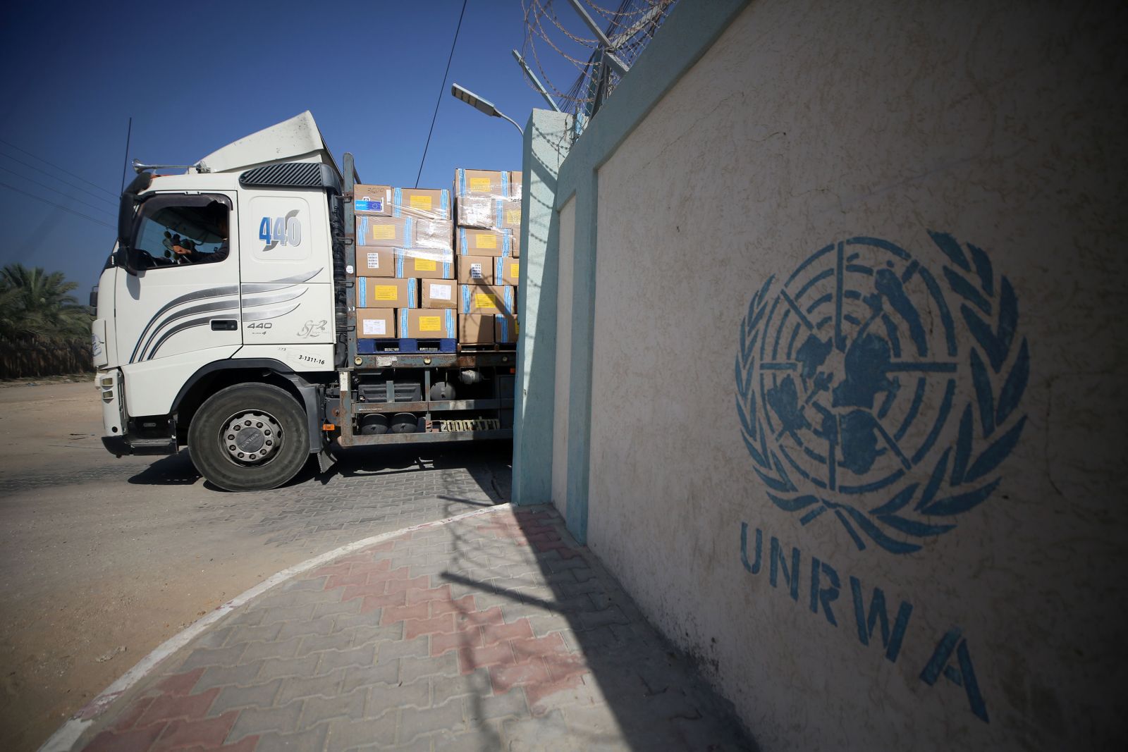 İsrail UNRWA-nın bağlanması üçün BMT-yə müraciət edib