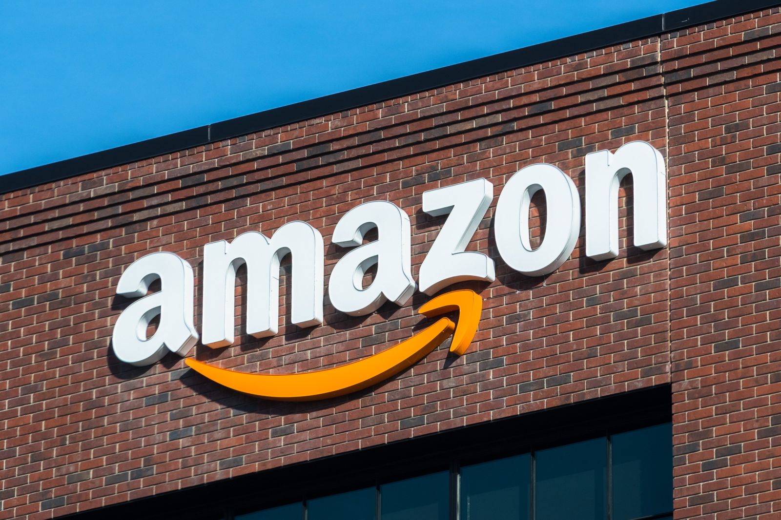 "Amazon" 10 milyon avro cərimələndi