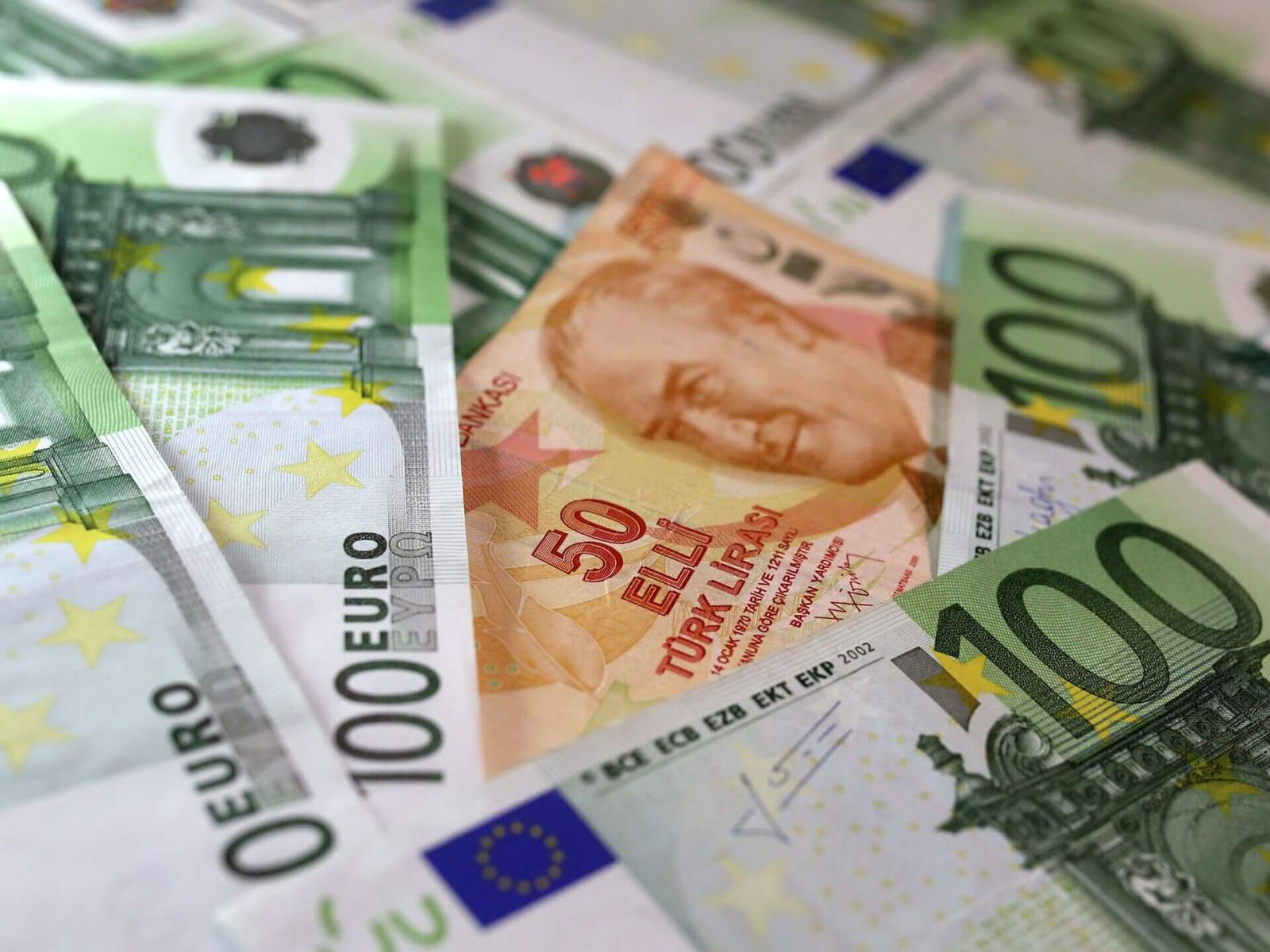 Avro və lirə manat qarşısında ucuzlaşıb