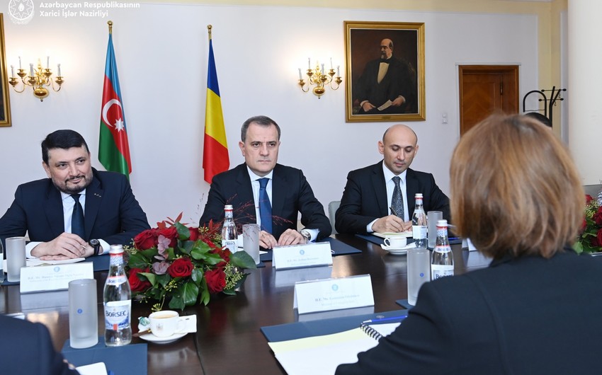Ceyhun Bayramov rumıniyalı həmkarı ilə regional məsələləri müzakirə edib - YENİLƏNİB