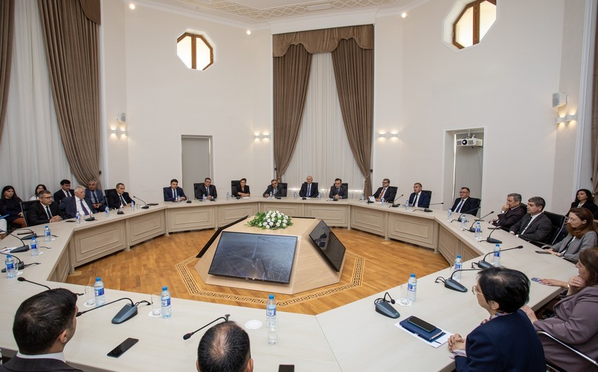 Energetika Nazirliyində Ulu Öndərə həsr edilmiş dəyirmi masa keçirilib