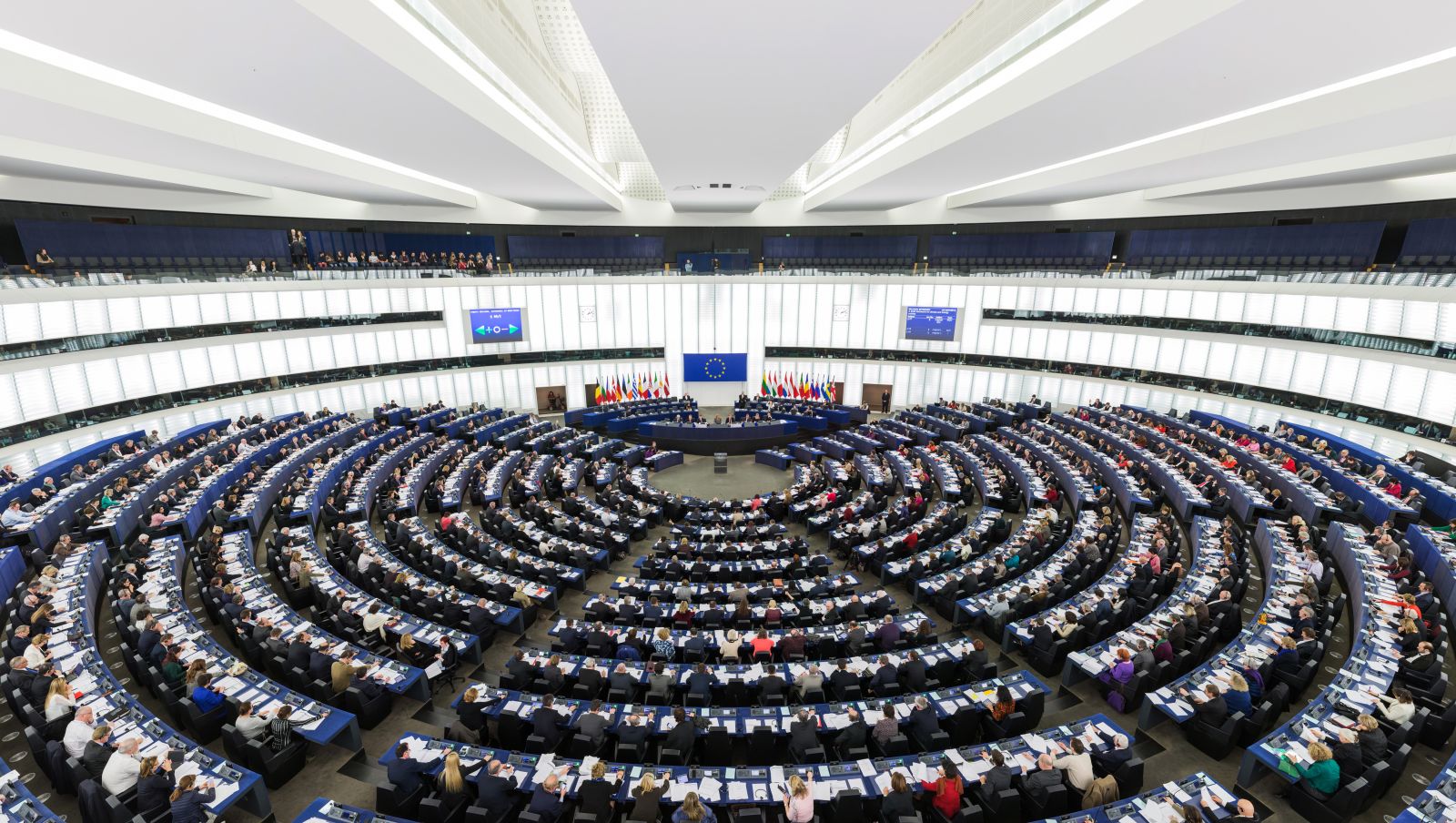 Avropa Parlamentində deputatlar nə qədər maaş alırlar?