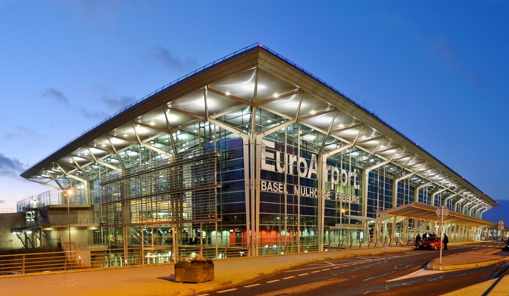 "EuroAirport" bomba təhlükəsi səbəbindən boşaldıldı