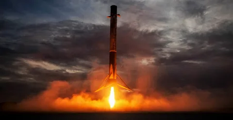 “SpaceX” növbəti internet-peyklər qrupunu orbitə çıxarıb