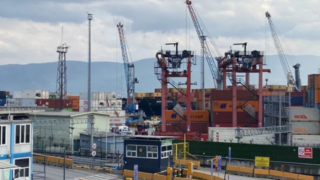 Türkiyədə gəmi limana çırpıldı