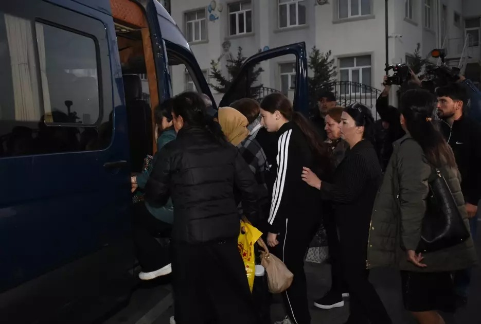 Daha 96 sakin Laçına yola salınıb