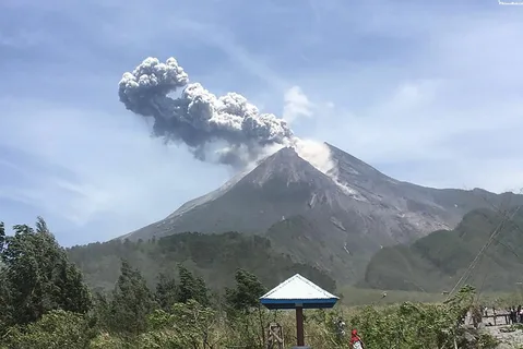 İndoneziyada Merapi vulkanı püskürüb