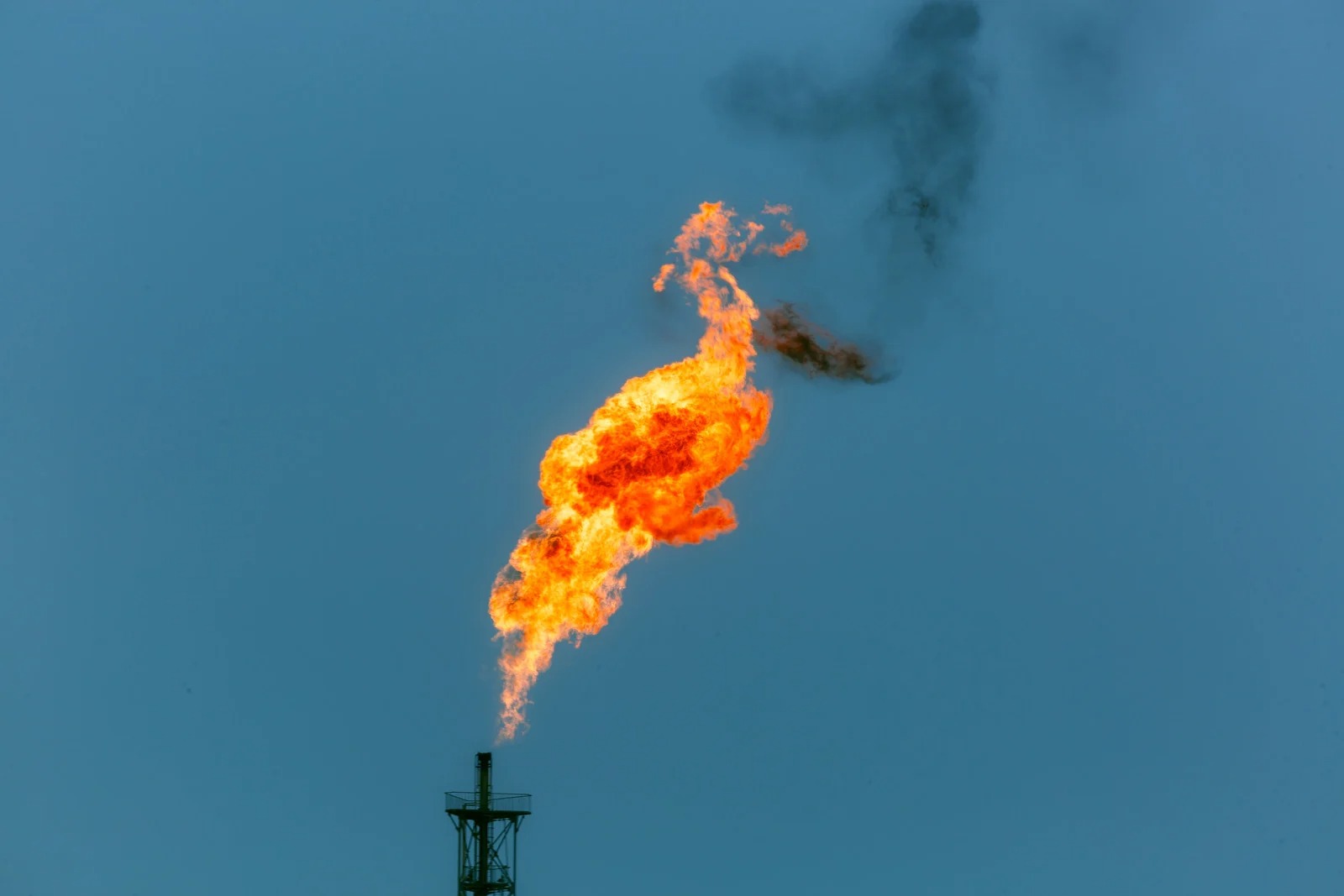 Qlobal enerji sektorunda metan emissiyaları rekord həddə yaxınlaşıb