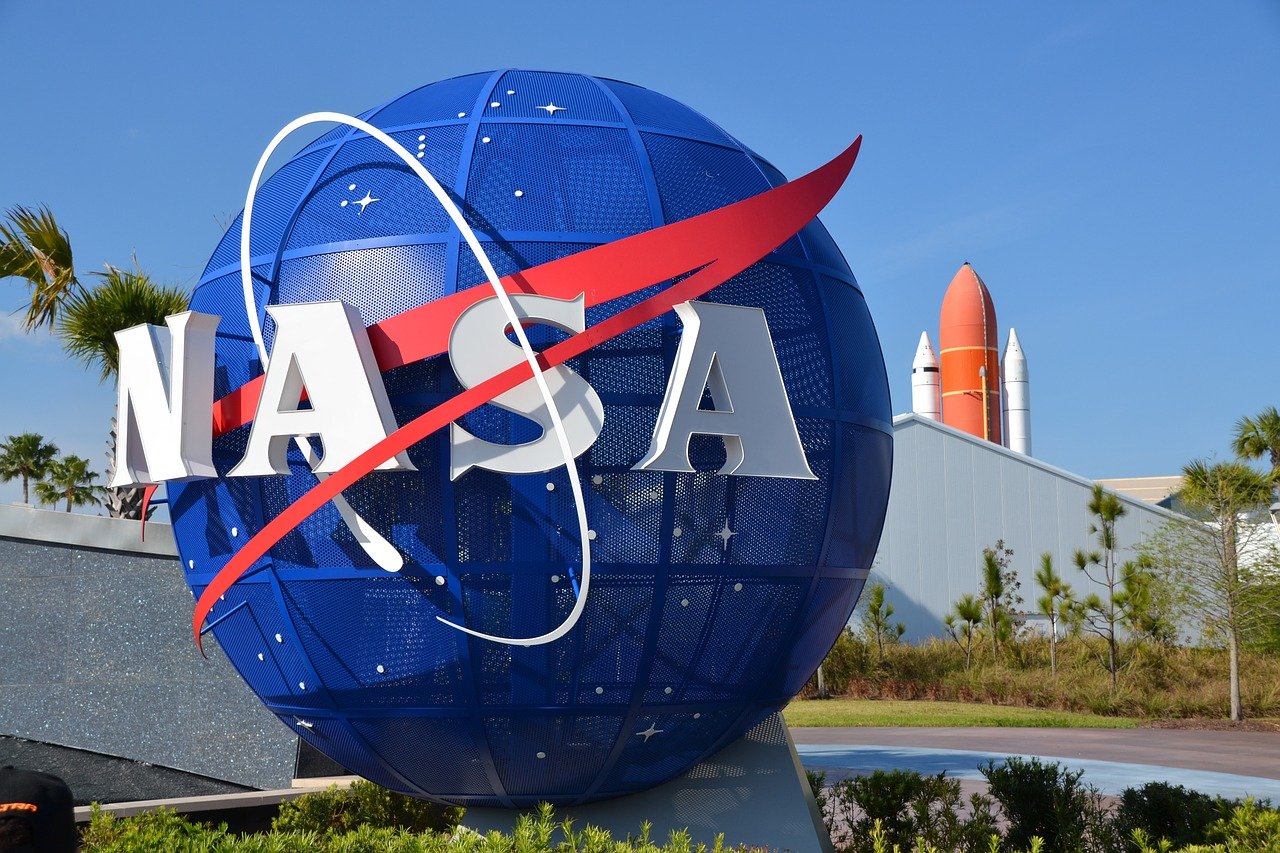 NASA 530 nəfəri işdən çıxarır