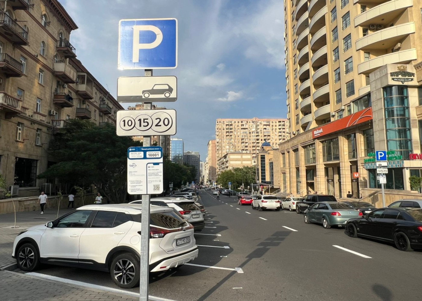 1400 manat dəyərində parklanma lövhələri oğurlanıb