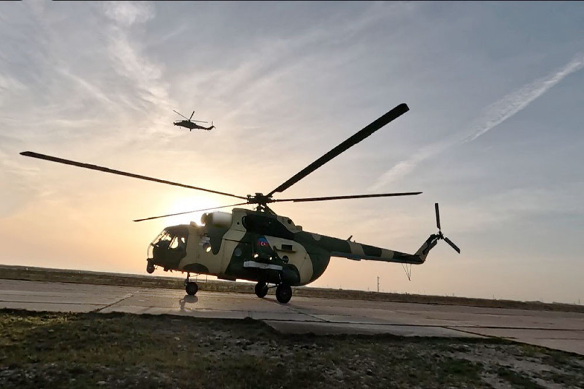 Azərbaycan Ordusunun helikopterləri döyüş hazırlığı üzrə təlim-məşq uçuşları ediblər - VİDEO