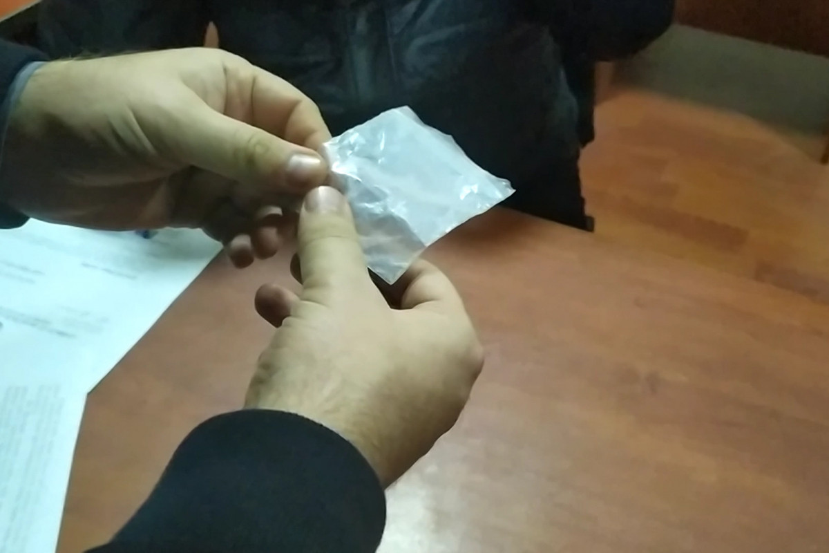 Cəzaçəkmə müəssisəsinə psixotrop maddə keçirilməsinin qarşısı alındı