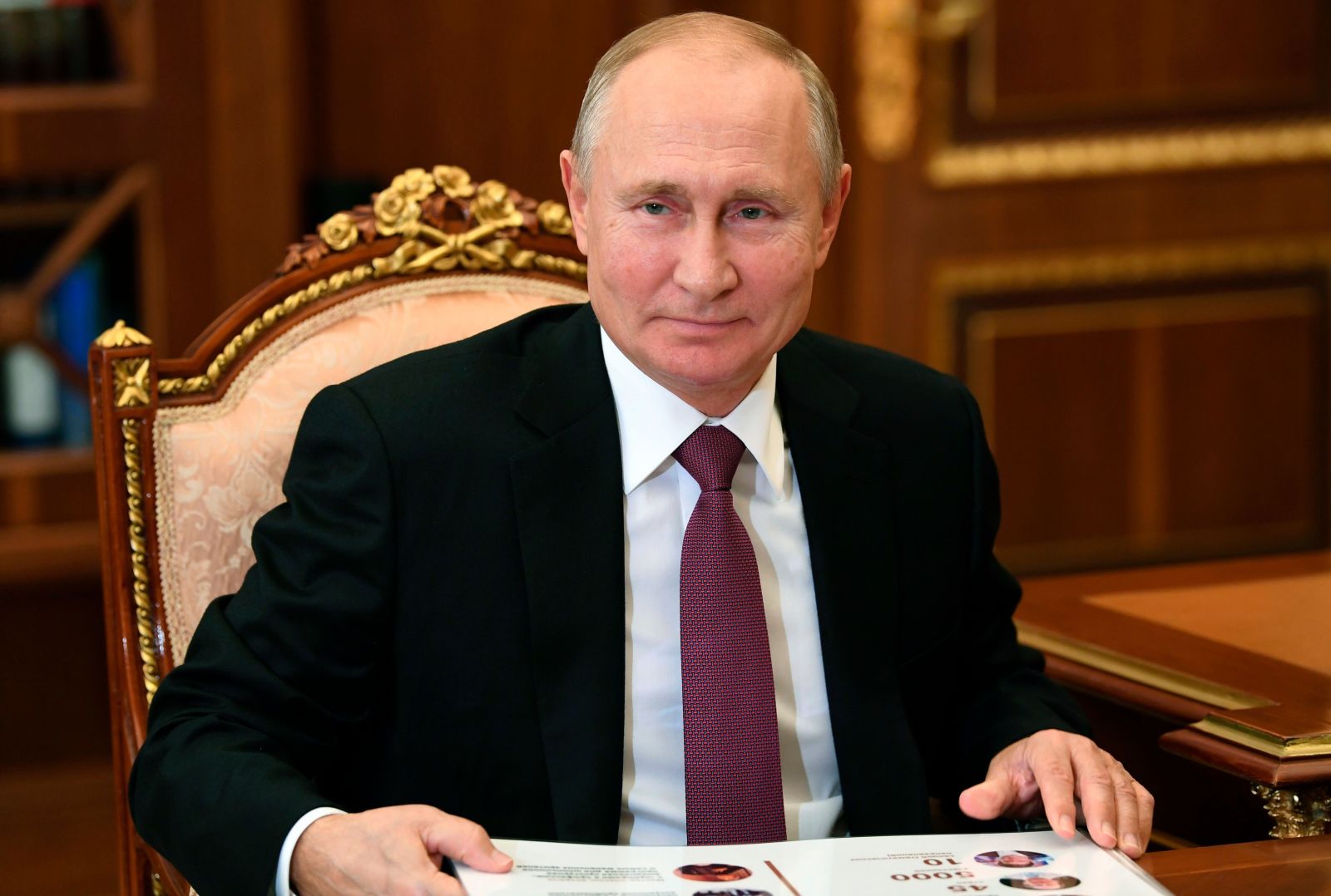 Putin: “Rusiya hər tərəfdən boğulur və sıxılır”