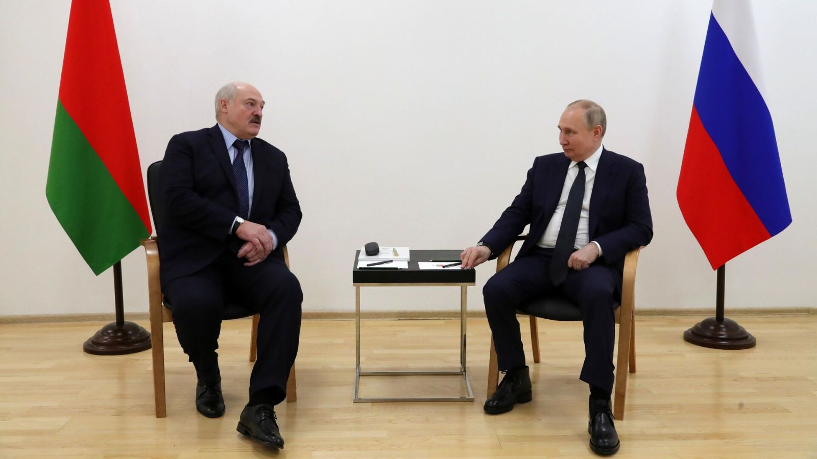 Putinlə Lukaşenko arasında telefon danışığı olub