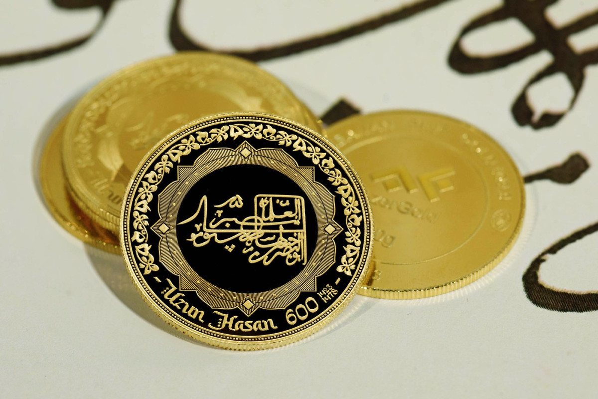 "AzerGold"un Uzun Həsənə həsr olunmuş qızıl sikkələri bu qiymətə satışa çıxarılıb