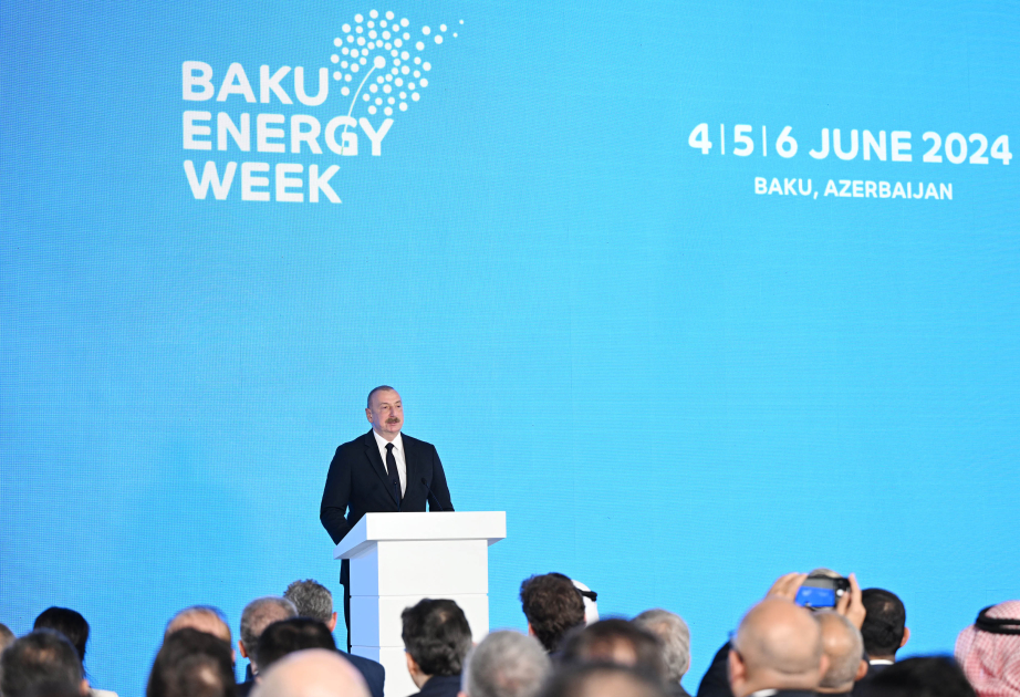 Prezident: "Biz 2027-ci ilin sonunda 2 qiqavat bərpaolunan enerji əldə edəcəyik"