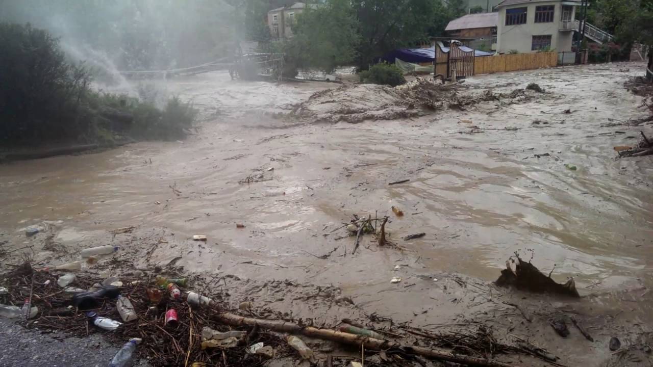 Qırğızıstanın cənubunda sel 22 avtomobili aparıb