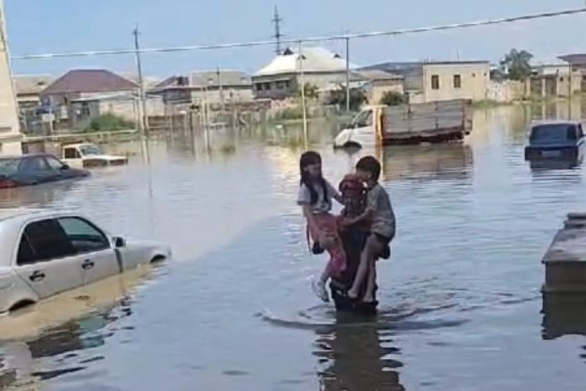 İntensiv yağışlar nəticəsində iki rayonda bəzi əraziləri su basıb - VİDEO