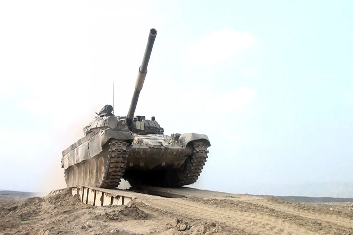 "Tankların və döyüş maşınlarının heyətlərinin hazırlanması kursu" keçirilir - VİDEO