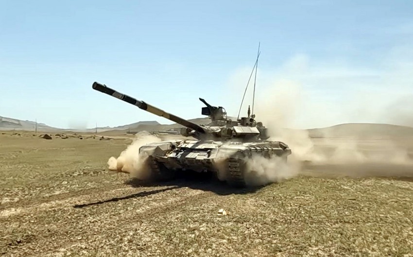 Azərbaycan Ordusunun tank bölmələri ilə intensiv döyüş hazırlığı üzrə məşğələlər keçirilir - VİDEO